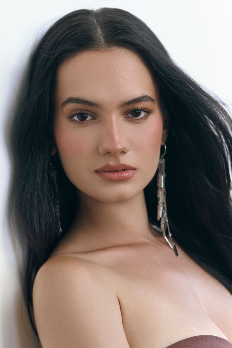 1-daniela-main-book-raro-models